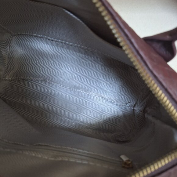 CRIMSON COLOR SMALL HAND BAG. - Picture 4 of 4